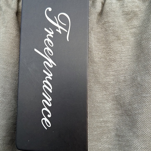 Free Prance wide legged comfy pants. Elastic waist with a draw string tie - Picture 3 of 7